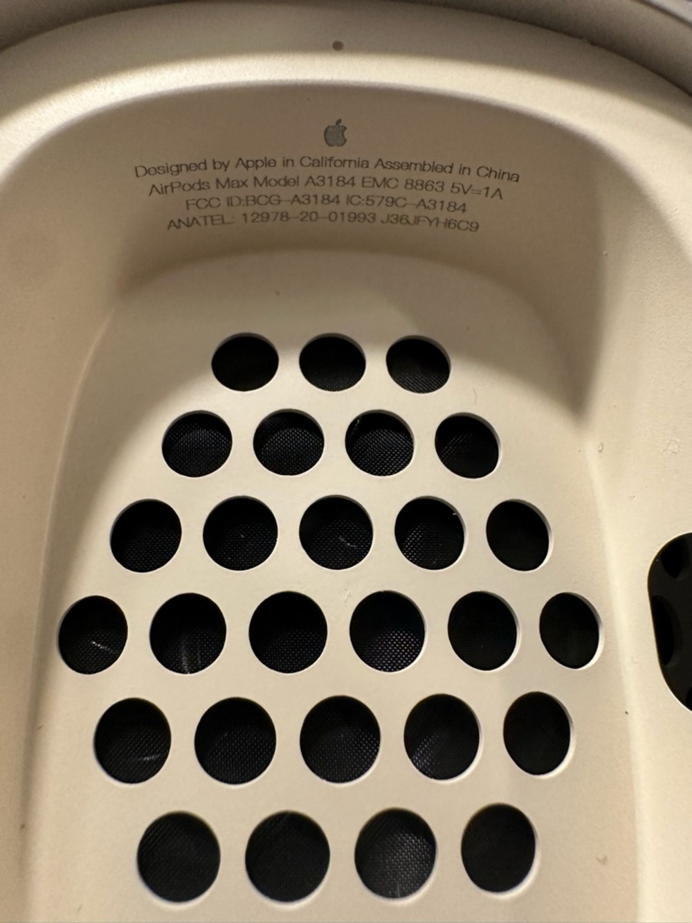 Apple AirPods Max -Starlight Over-Ear Wireless Headphones in Cream - Picture 5 of 7